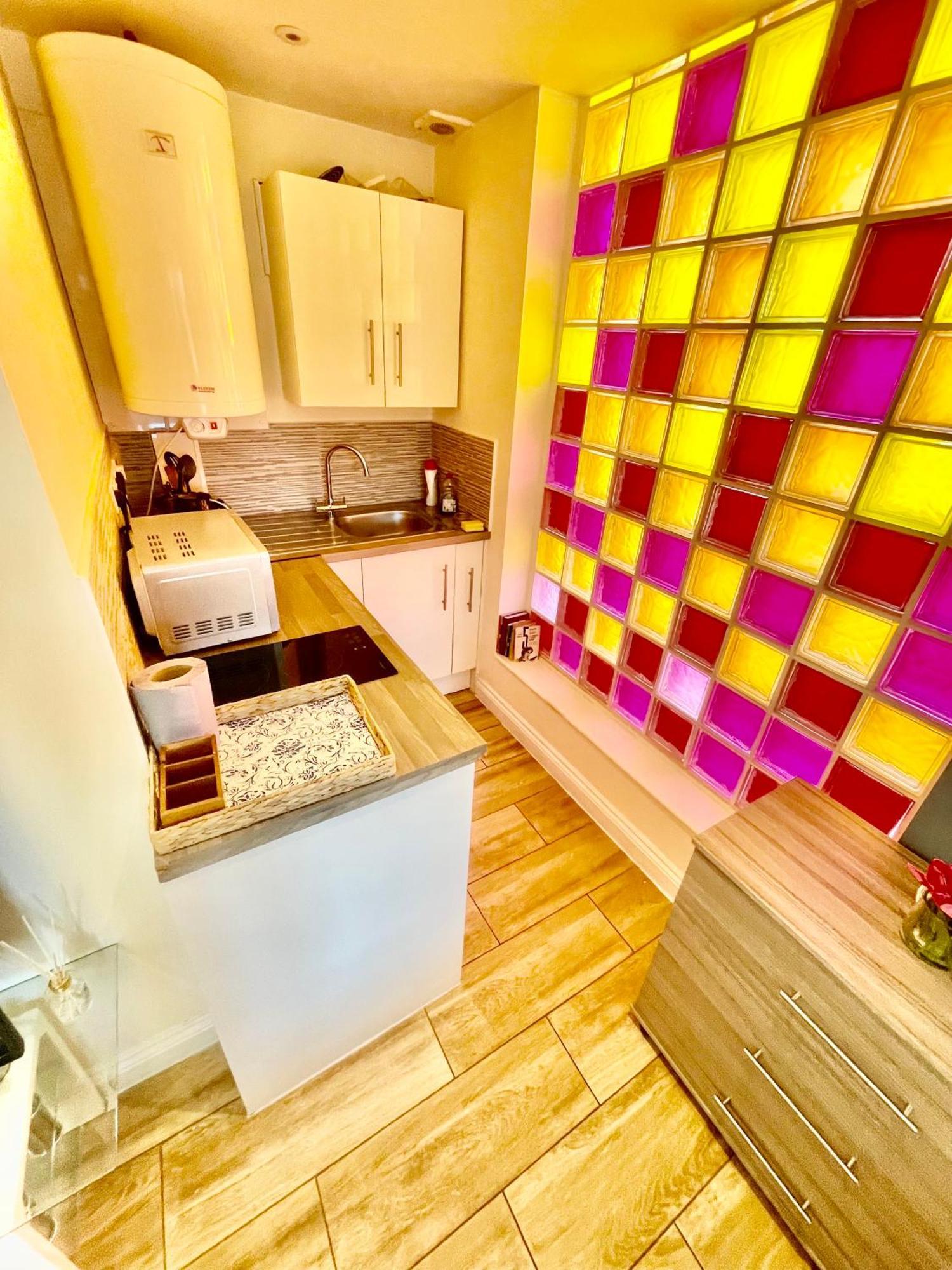 Apartment Centre Immaculate Sleeps 2 - Location Paradise Street