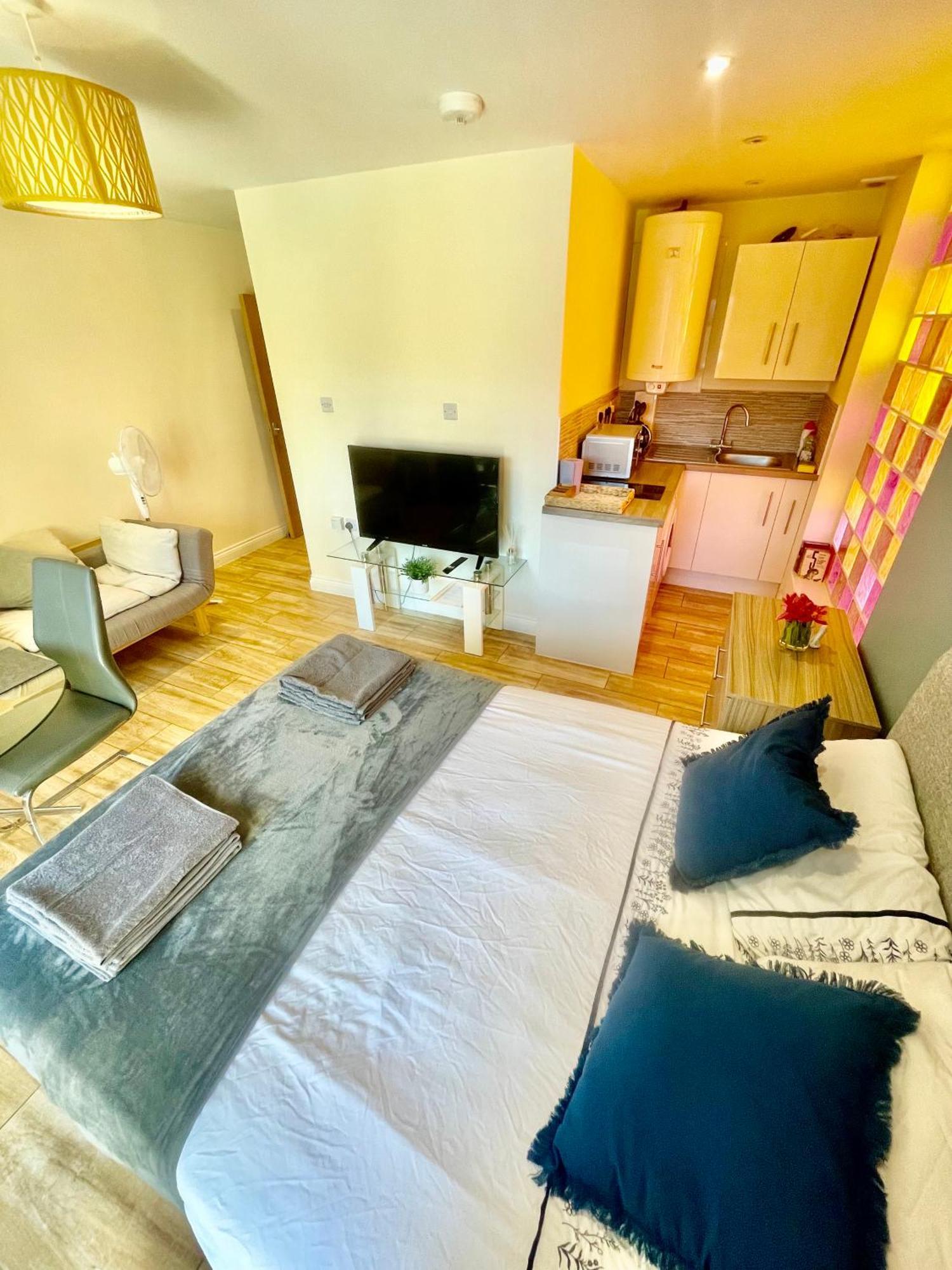 Apartment Centre Immaculate Sleeps 2 - Location Paradise Street