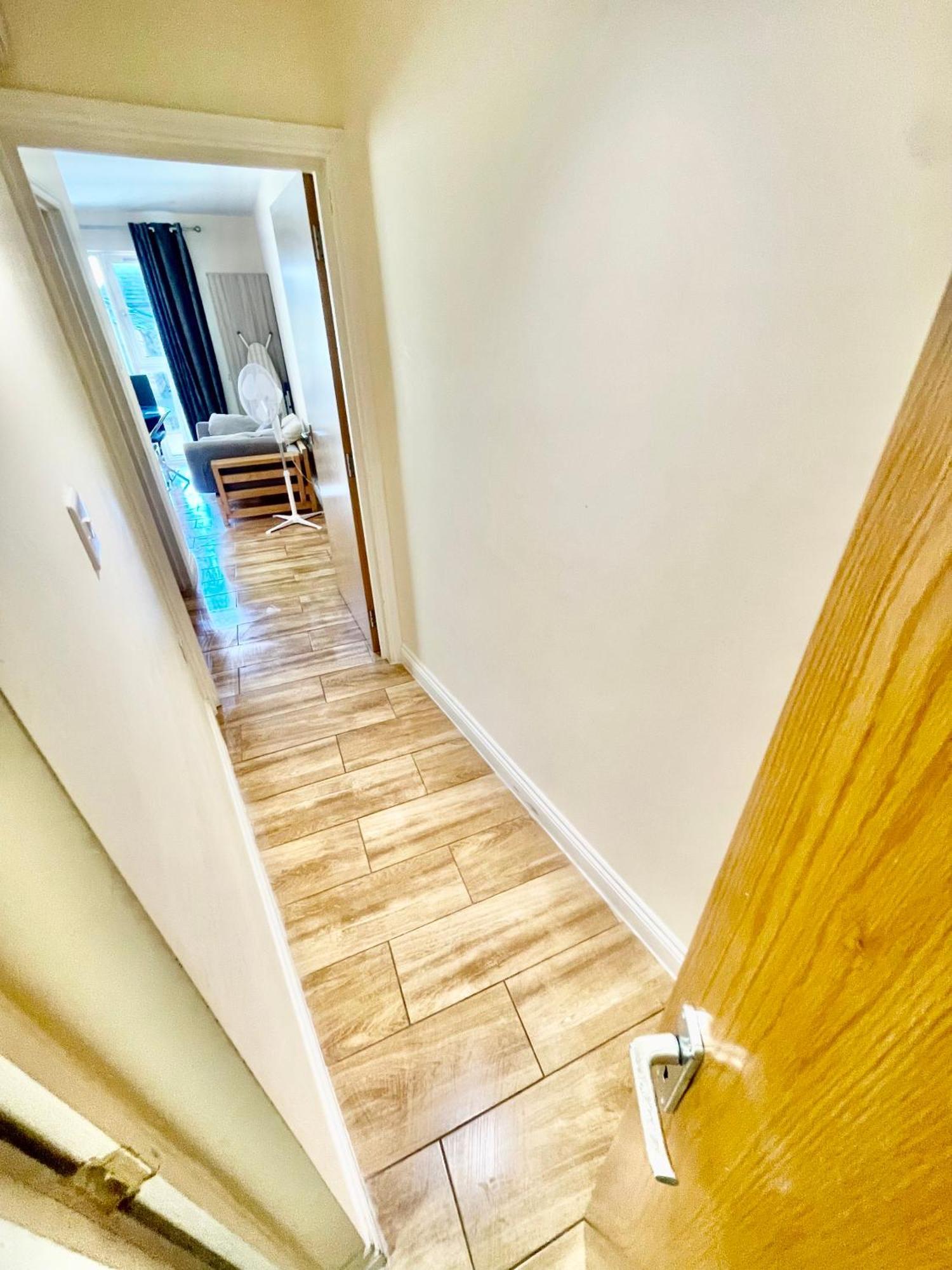Centre Immaculate Sleeps 2 - Location Paradise Street Apartment *