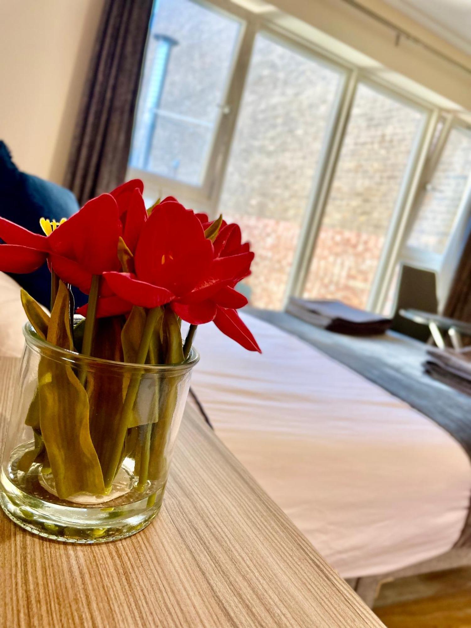 Centre Immaculate Sleeps 2 - Location Paradise Street Apartment *