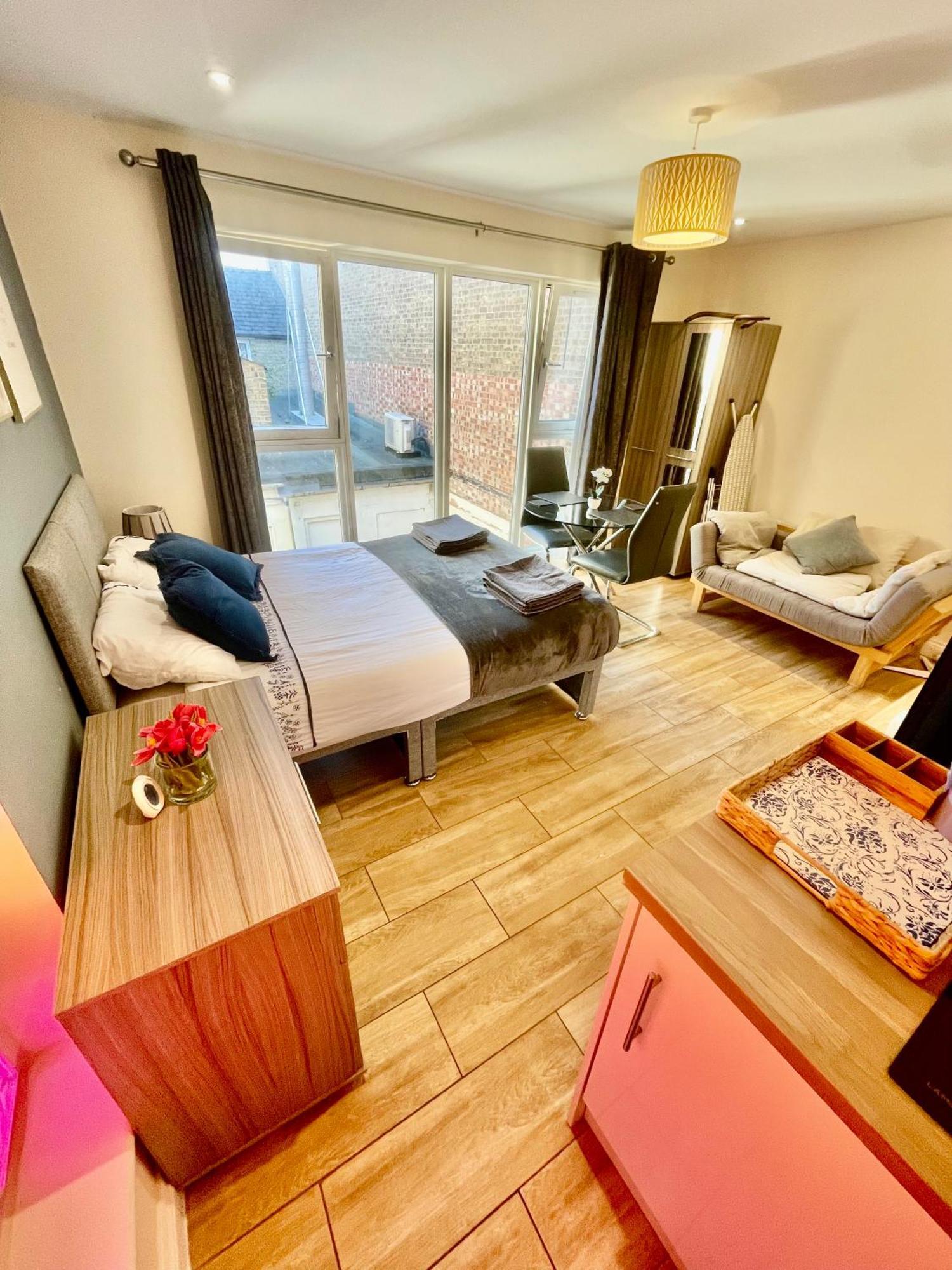 Apartment Centre Immaculate Sleeps 2 - Location Paradise Street *